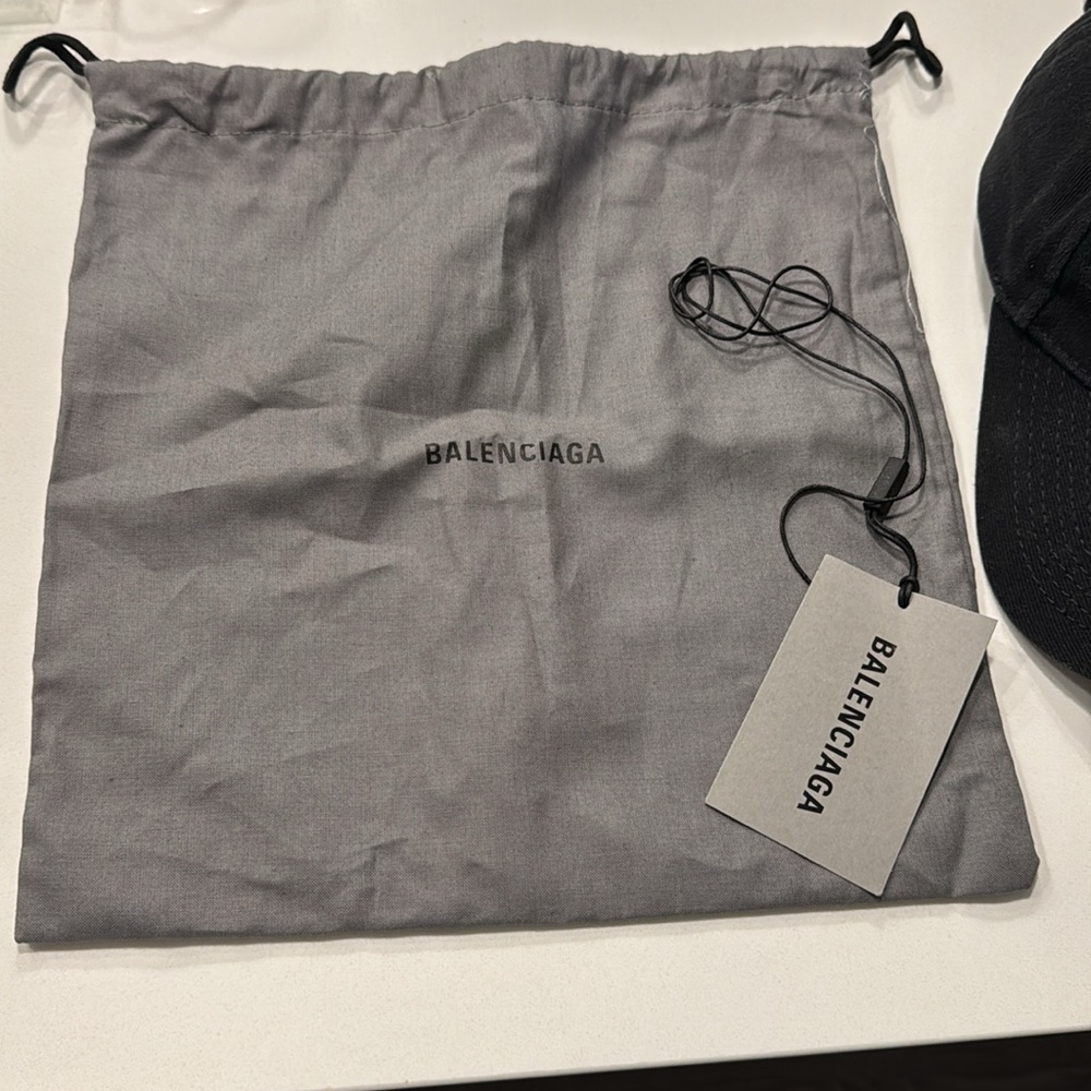 Balenciaga Black Cap with White Logo - Picture 2 of 6